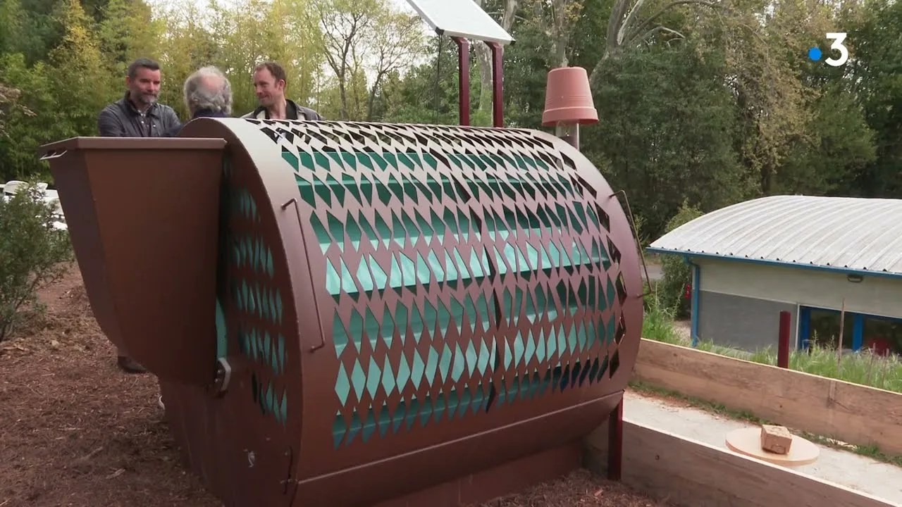 Découvrez le Composteur Solaire Autonome qui révolutionne le Sud-Gironde et fait tourner les têtes!